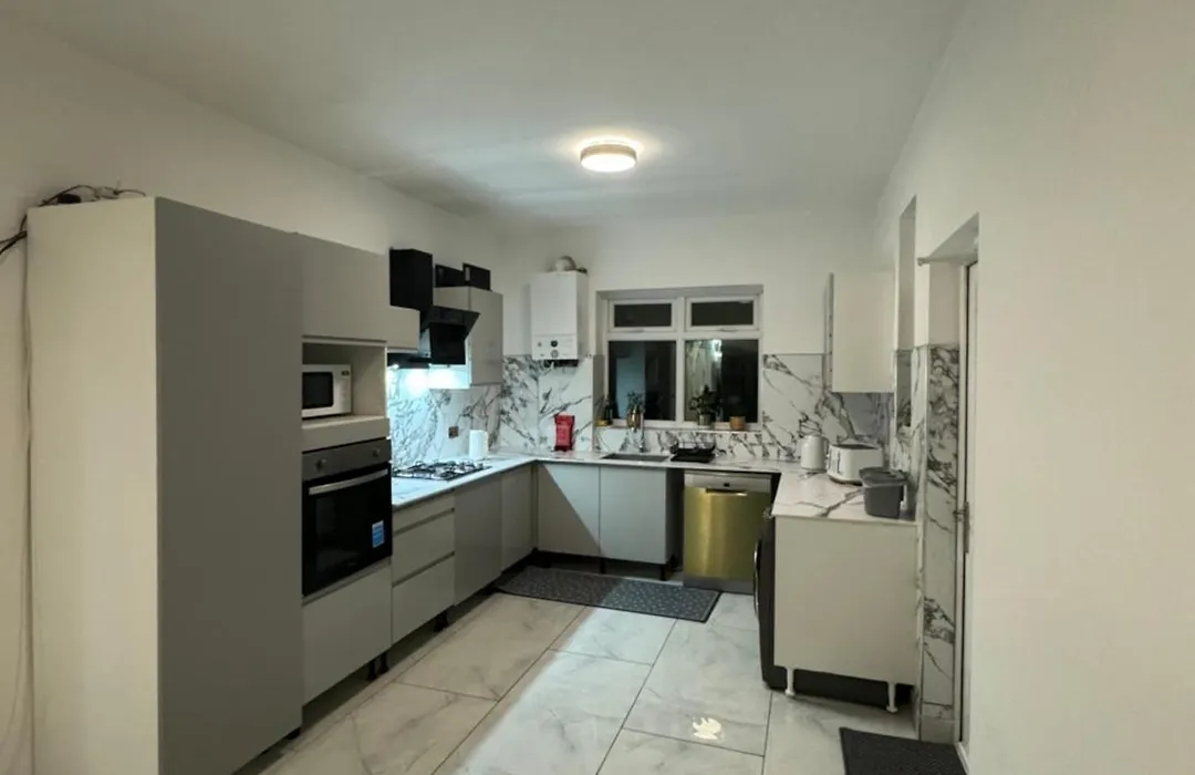 Elegant Estates Humble Abode Room 2-1