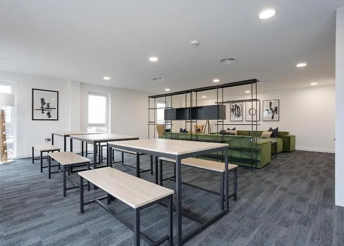 Luxury Mcr 2Bed, 2Bath - Central Location!