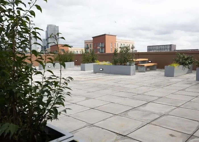 Luxury Mcr 2Bed, 2Bath - Central Location!